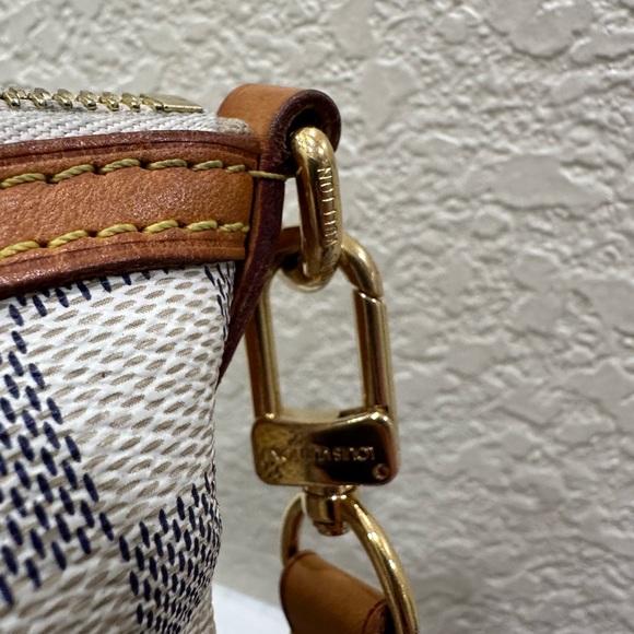 🔥Authentic Louis Vuitton Siracusa in Gm size🔥 - Picture 5 of 15